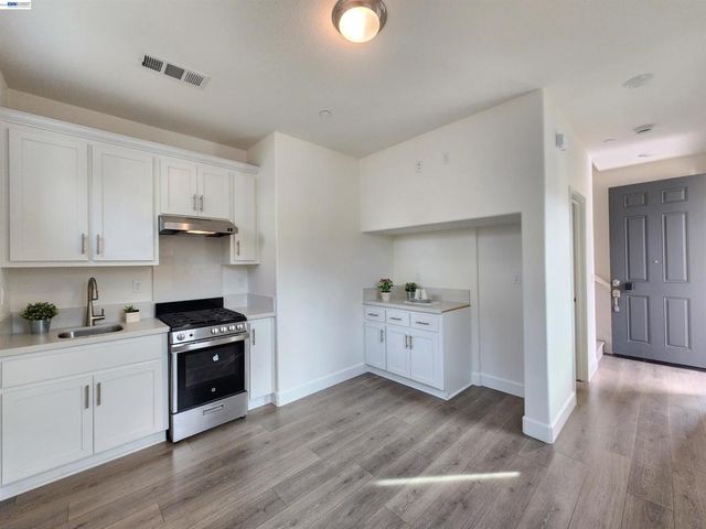 417 417 Mystic Ln, Pittsburg, CA 94565