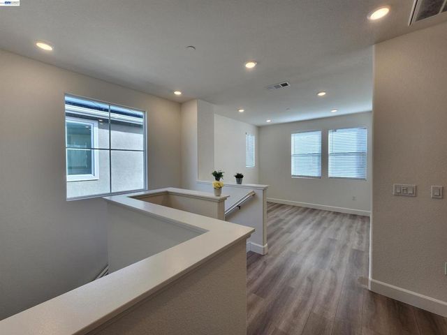 417 417 Mystic Ln, Pittsburg, CA 94565