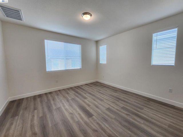 417 417 Mystic Ln, Pittsburg, CA 94565