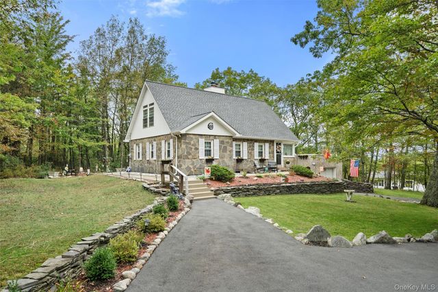 17 Nightingale Trail E, Wurtsboro, NY 12790