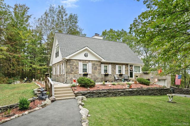 17 Nightingale Trail E, Wurtsboro, NY 12790