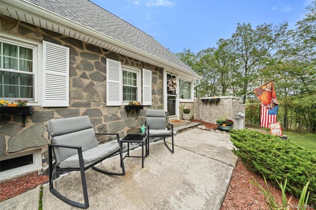 17 Nightingale Trail E, Wurtsboro, NY 12790