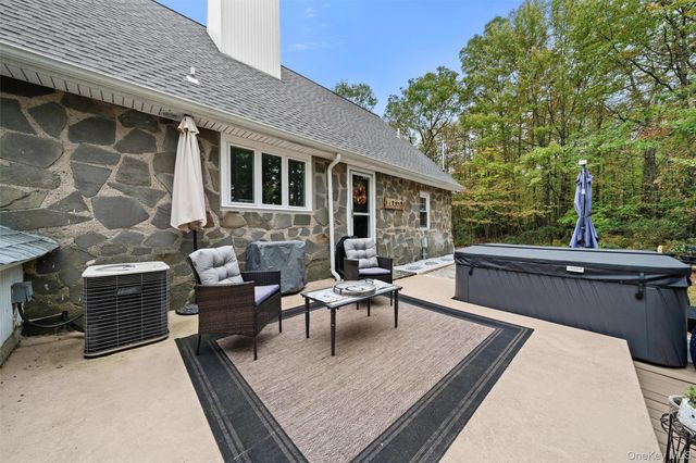 17 Nightingale Trail E, Wurtsboro, NY 12790