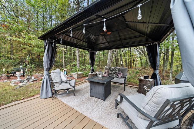 17 Nightingale Trail E, Wurtsboro, NY 12790