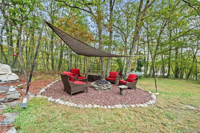 17 Nightingale Trail E, Wurtsboro, NY 12790