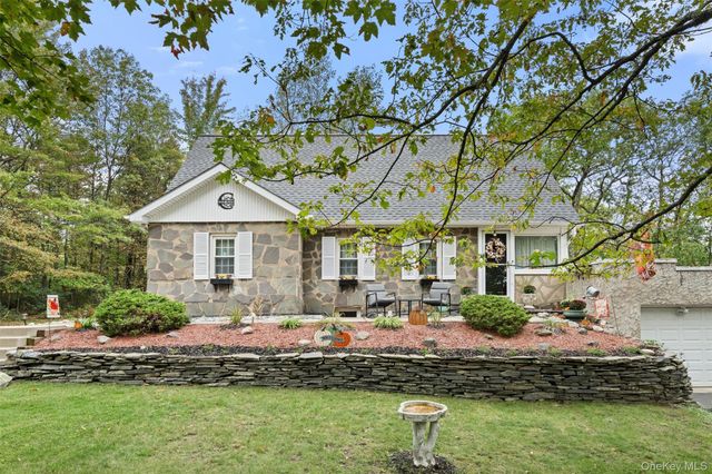 17 Nightingale Trail E, Wurtsboro, NY 12790