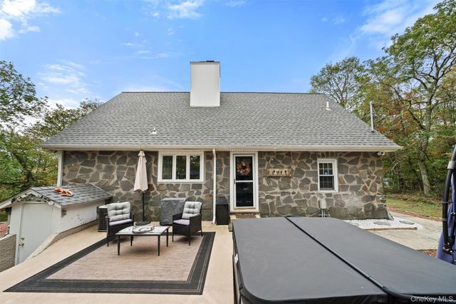 17 Nightingale Trail E, Wurtsboro, NY 12790