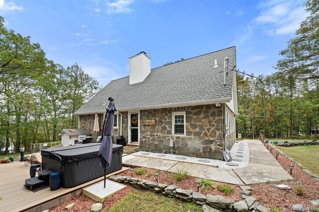 17 Nightingale Trail E, Wurtsboro, NY 12790