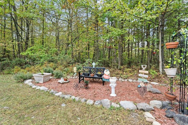17 Nightingale Trail E, Wurtsboro, NY 12790