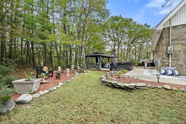 17 Nightingale Trail E, Wurtsboro, NY 12790