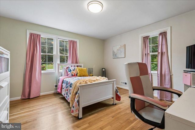 418 N CHAPEL GATE LN, Baltimore, MD 21229