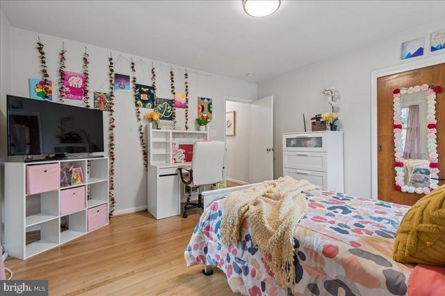 418 N CHAPEL GATE LN, Baltimore, MD 21229