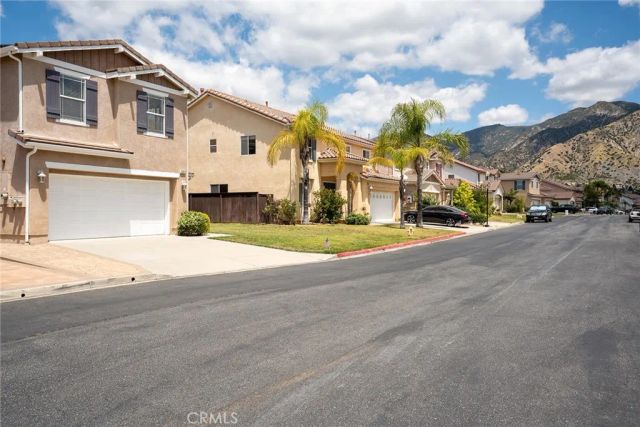 13013 Mesa Verde Way, Sylmar, CA 91342
