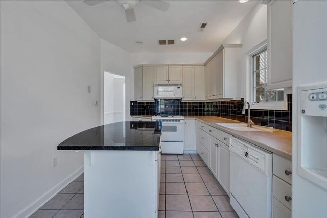 4822 Cave Spring LN, Roanoke, VA 24018