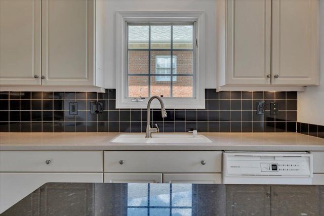 4822 Cave Spring LN, Roanoke, VA 24018