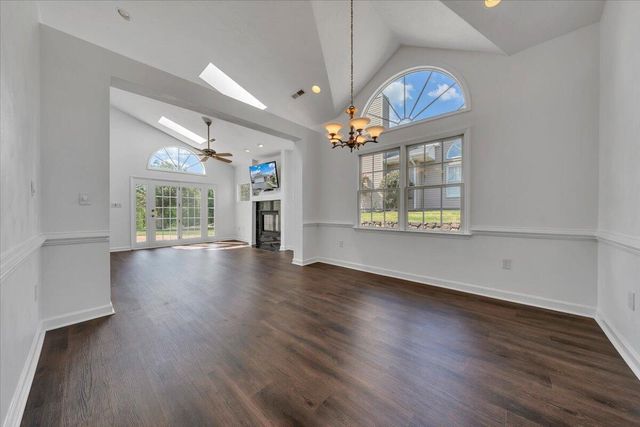 4822 Cave Spring LN, Roanoke, VA 24018
