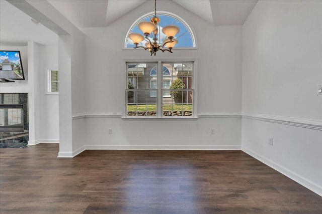 4822 Cave Spring LN, Roanoke, VA 24018