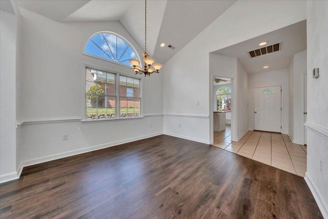 4822 Cave Spring LN, Roanoke, VA 24018
