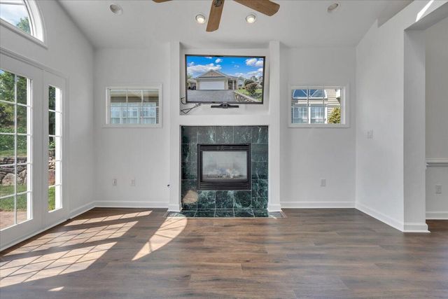 4822 Cave Spring LN, Roanoke, VA 24018