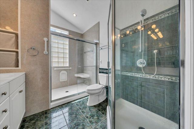 4822 Cave Spring LN, Roanoke, VA 24018