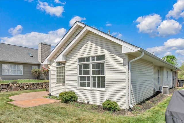 4822 Cave Spring LN, Roanoke, VA 24018