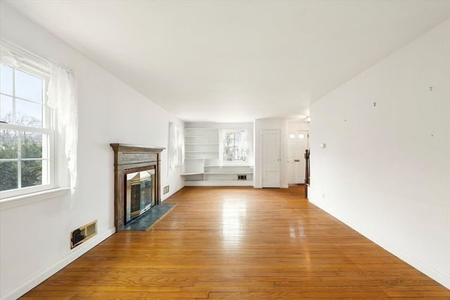 28 Barnesdale Road, Natick, MA 01760