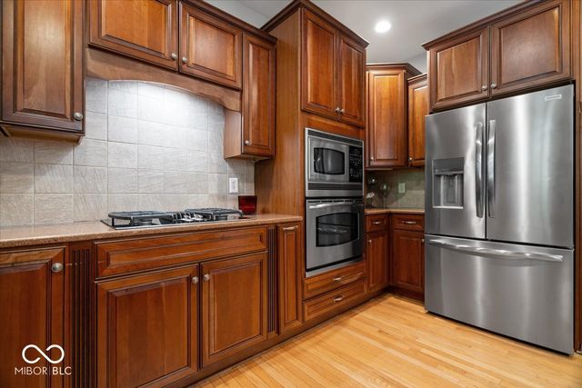 9661 Wading Crane Avenue, Fishers, IN 46055