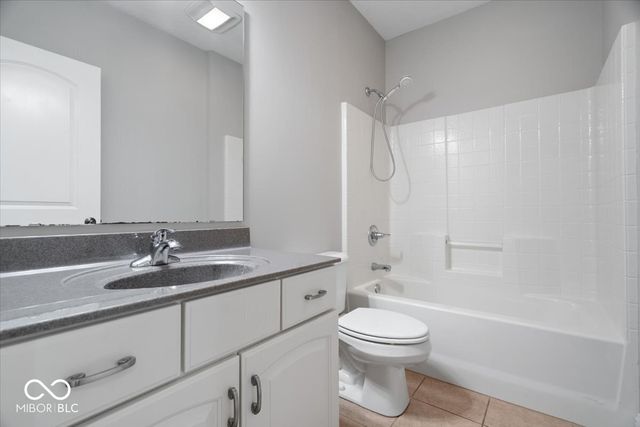 9661 Wading Crane Avenue, Fishers, IN 46055