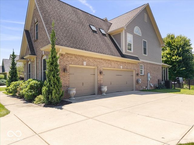 9661 Wading Crane Avenue, Fishers, IN 46055