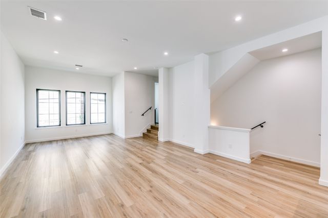 1727 Novela Way, Dallas, TX 75215