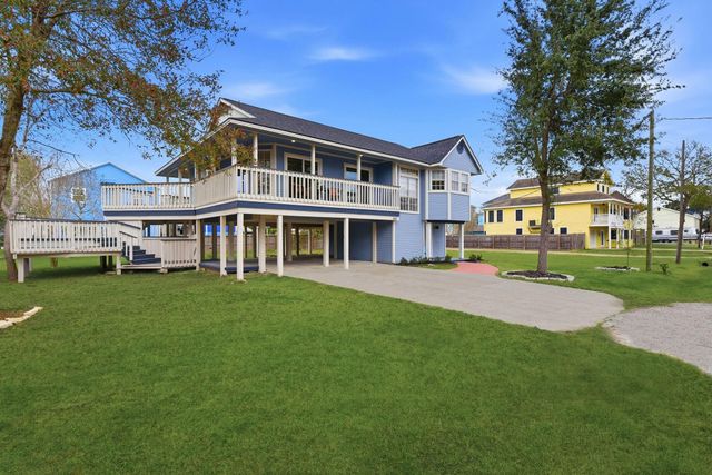 900 Cedar Road, Clear Lake Shores, TX 77565