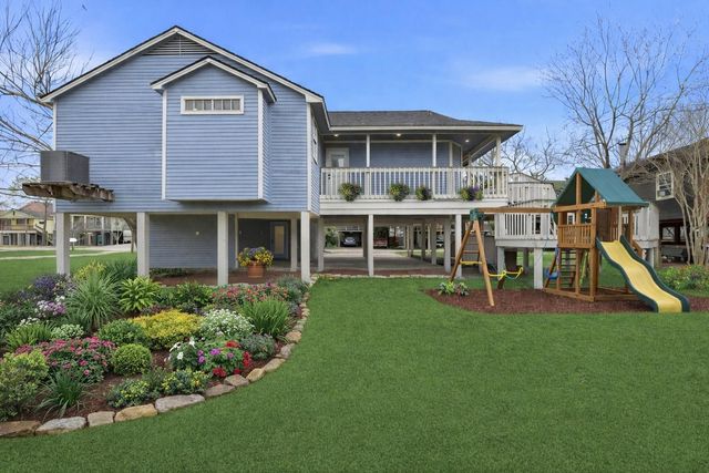 900 Cedar Road, Clear Lake Shores, TX 77565