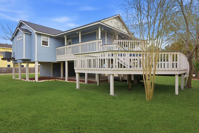 900 Cedar Road, Clear Lake Shores, TX 77565