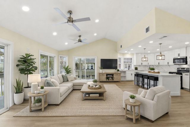 900 Cedar Road, Clear Lake Shores, TX 77565