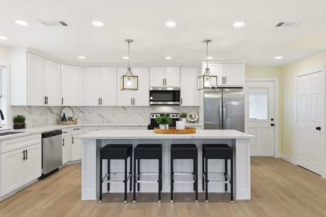 900 Cedar Road, Clear Lake Shores, TX 77565