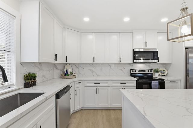 900 Cedar Road, Clear Lake Shores, TX 77565