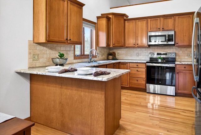 1831 E SYLVAN AVENUE, Appleton, WI 54915