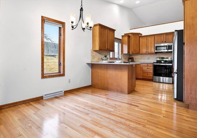 1831 E SYLVAN AVENUE, Appleton, WI 54915