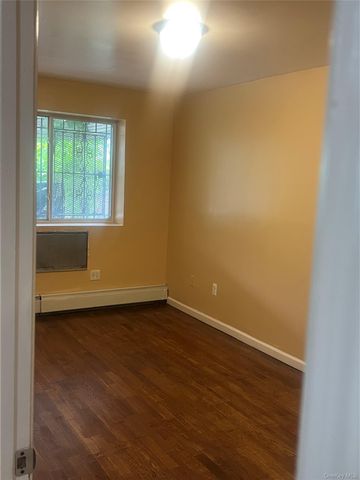 3941 Laconia Avenue, Bronx, NY 10466