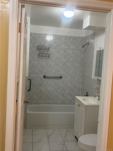 3941 Laconia Avenue, Bronx, NY 10466