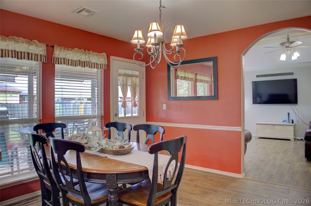 1102 E 146th Place S, Glenpool, OK 74033