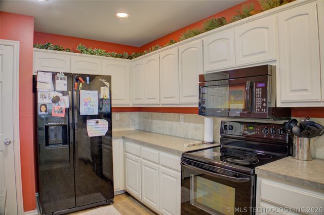 1102 E 146th Place S, Glenpool, OK 74033
