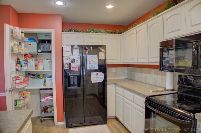 1102 E 146th Place S, Glenpool, OK 74033