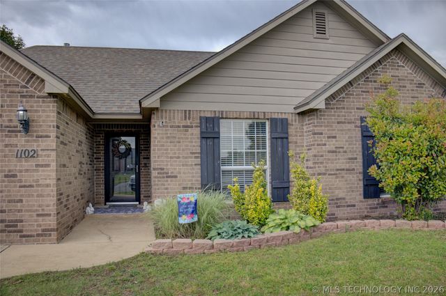 1102 E 146th Place S, Glenpool, OK 74033