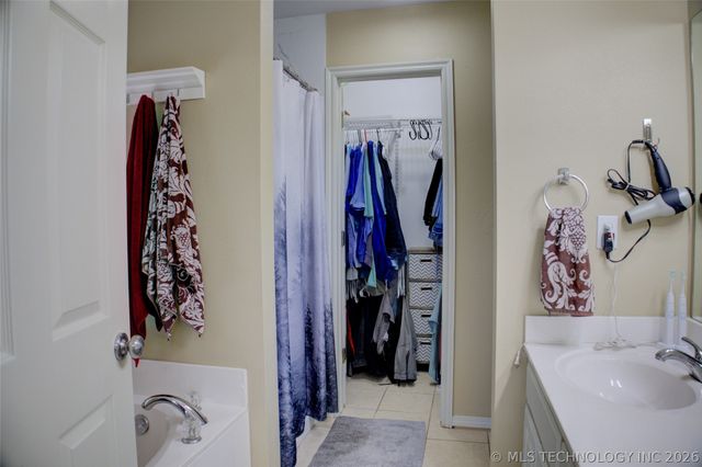 1102 E 146th Place S, Glenpool, OK 74033