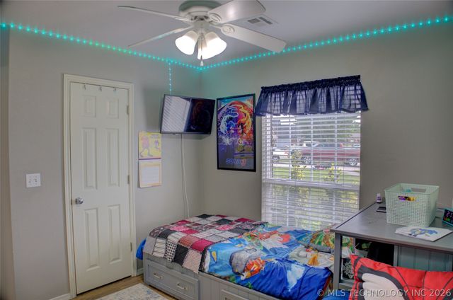 1102 E 146th Place S, Glenpool, OK 74033