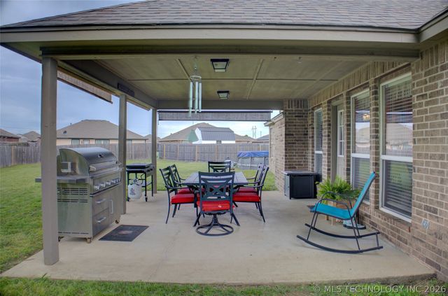 1102 E 146th Place S, Glenpool, OK 74033