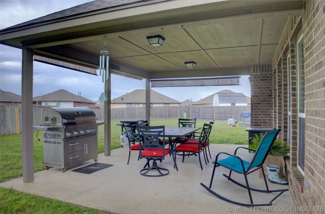 1102 E 146th Place S, Glenpool, OK 74033