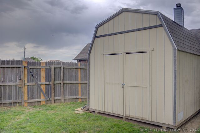 1102 E 146th Place S, Glenpool, OK 74033