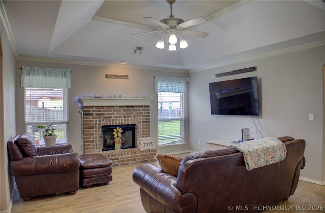 1102 E 146th Place S, Glenpool, OK 74033